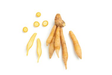 Üst görünüm Kaempferia dilimi ve parmak kökü beyaz arkaplanda izole