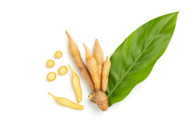 Üst görünüm Kaempferia dilimi ve parmak kökü beyaz arkaplanda izole