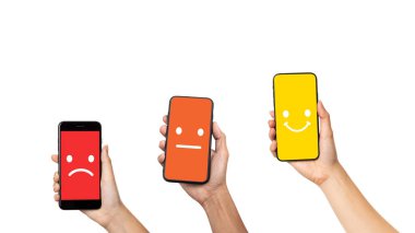 Beyaz arka planda izole edilmiş cep telefonu, müşteri deneyimi konsepti, çeşitli mobil geribildirim. Büyük Mobil Müşteri Memnuniyeti Hayatta Kaldı