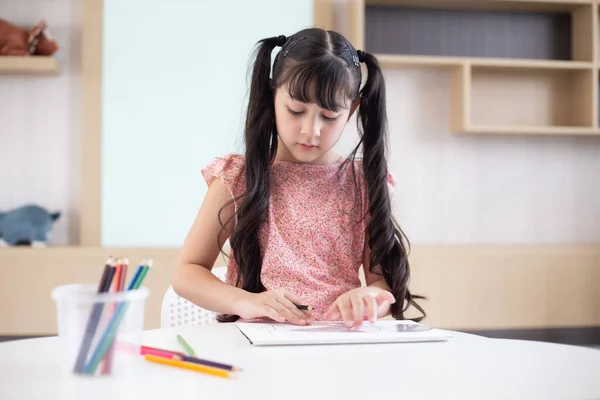 Little Girl Drawing Table House — Stock Photo, Image