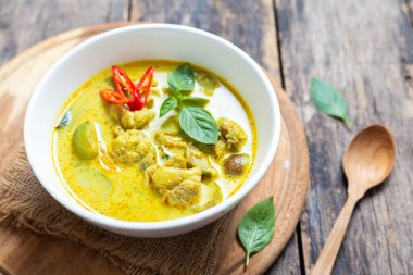 Top View Thai yemeği, yeşil körili tavuk.