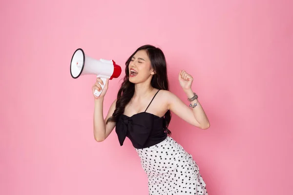 Asian Woman Smiling Face Holding Megaphone Shouting Posing Isolated Pink — Stock Fotó