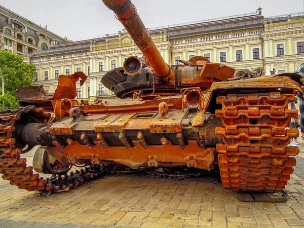 Panzer Kaputte Russische Militärausrüstung Auf Dem Platz Kiew Ukraine — Stockfoto