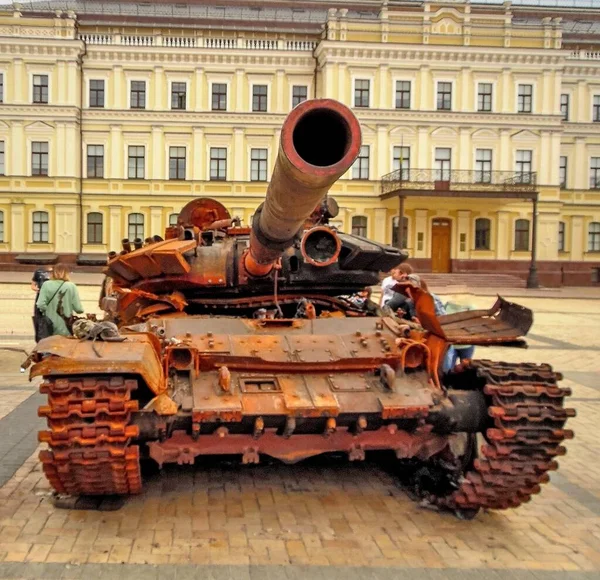 Tank Broken Russian Military Equipment Square Kyiv Ukraine — Stock Photo, Image