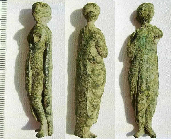 Antique Figurine Roman Goddess Cora Three Sides — ストック写真