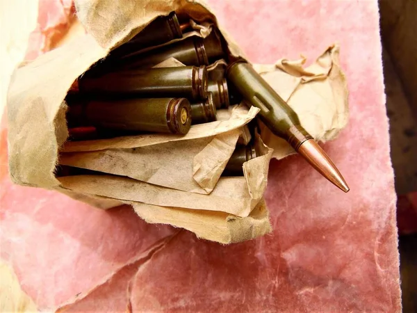Kalaşnikof Saldırı Tüfeği Nin Eğitim Fişeklerini — Stok fotoğraf