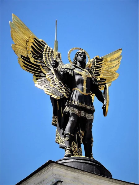 Μνημείο Του Αρχάγγελου Μιχαήλ Στο Κίεβο Ουκρανία — Φωτογραφία Αρχείου