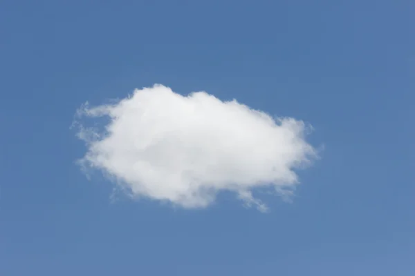 Mavi gökyüzünde bulut