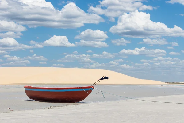 Dune ile küçük tekne