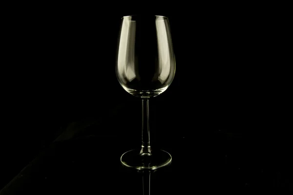 boş bir bardak şarap