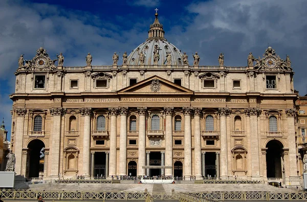 Vatikan 'daki Aziz Peter Bazilikası