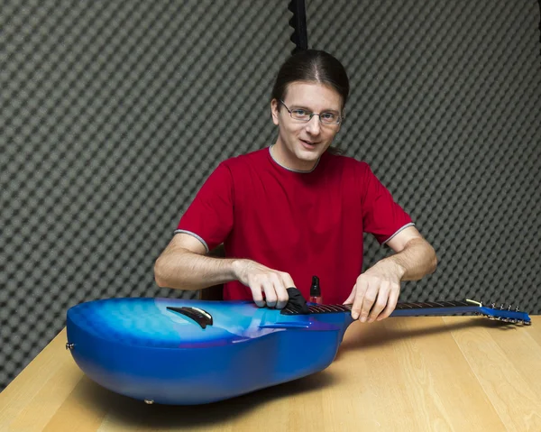 職場でのギターの技術 — ストック写真