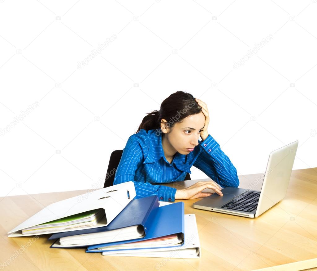 Business woman concentrated on her computer