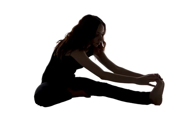 Testa al ginocchio Pose in Yoga in silhouette — Foto Stock