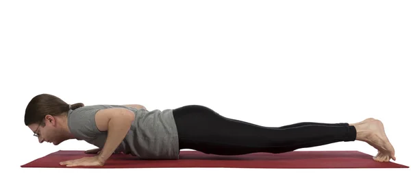 Man gör chaturanga dandasana i yoga — Stockfoto