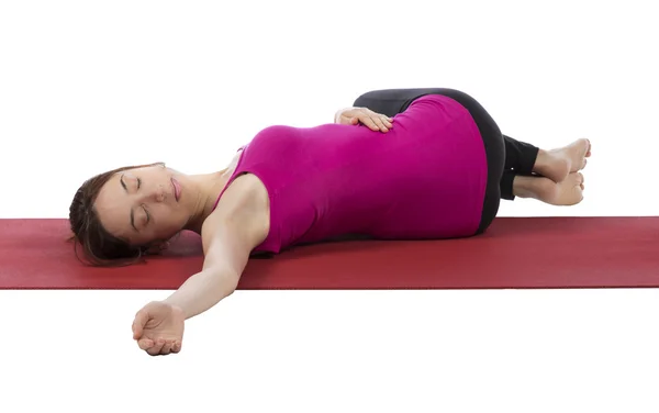 Mujer joven estirando la espalda durante el yoga —  Fotos de Stock