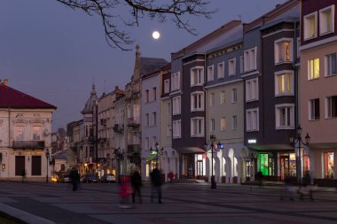 DROHOBYCH, UKRAINE - Ekim 2021: Pazar Meydanı ve Drohobych Belediye Binası