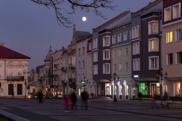 DROHOBYCH, UKRAINE - Ekim 2021: Pazar Meydanı ve Drohobych Belediye Binası