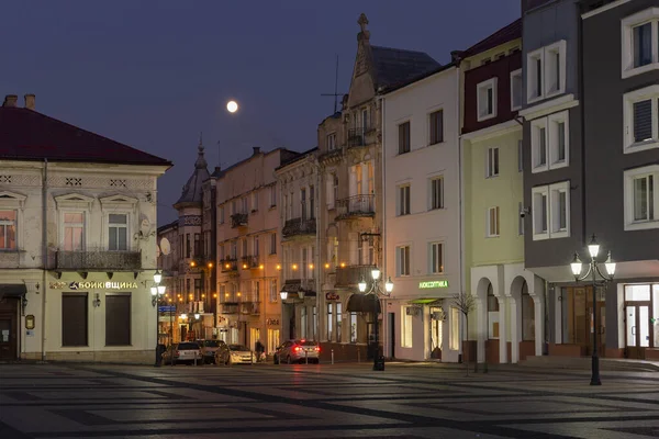 DROHOBYCH, UKRAINE - Ekim 2021: Pazar Meydanı ve Drohobych Belediye Binası