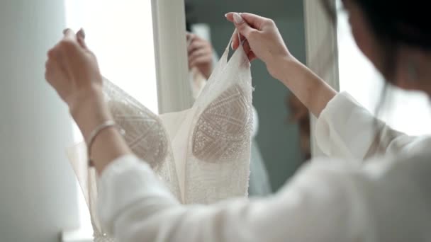 Close Hands Young Bride Who Holds Beautiful White Wedding Dress — Stockvideo