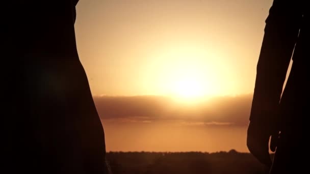 Love Couple Hold Hands Beautiful Orange Sunset Guy Girl Lovingly — Vídeo de stock