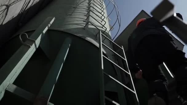 Professional Caucaian Civil Engineer Wearing Safety Helmet Stairs Construction Site — Stockvideo