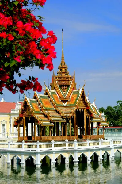 Ayutthaya, Thailand: Bang Pa-In Golden Pavilion — Stock Photo, Image