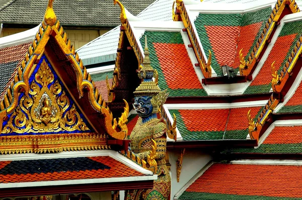 Bangkok, Tayland: Kraliyet Sarayı, wat phra kaeo — Stok fotoğraf