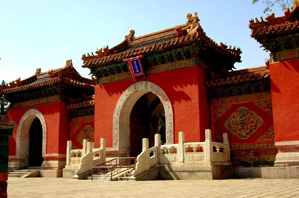 Beijing, China: Heavenly King Hall Entry Gate in Behei Park — Stock Photo, Image