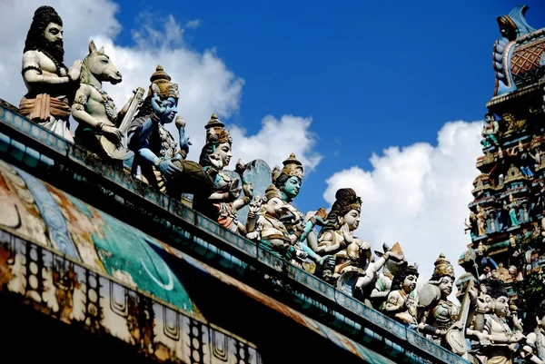 Kuala Lumpur, Malasia: Sri Maha Mariamman Temple Rooftop Dieties — Foto de Stock