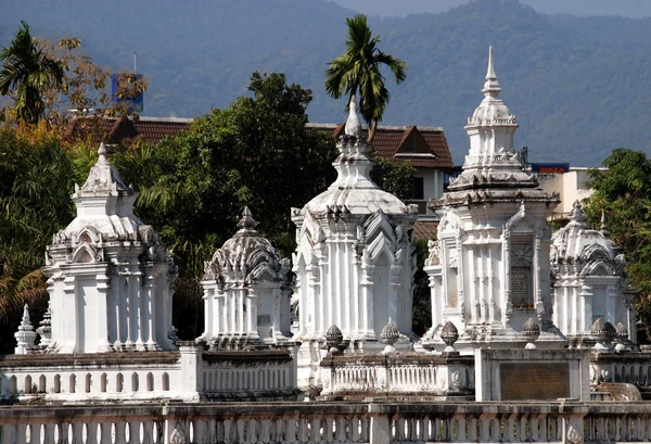 Chiang Mai, Thailand: Royal Reliquary Tombs at Wat Suan Dok — Stock Photo, Image