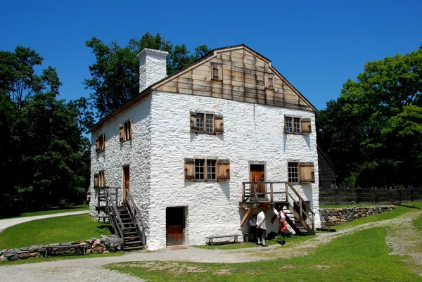 Sömnig fördjupning, ny: ca 1750 herrgård på philipsburg manor — Stockfoto