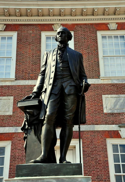 Philadelphia, pa: george washington standbeeld in onafhankelijkheid hall — Stockfoto