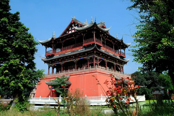 Luo dai, china: vijf phoenix paviljoen en gracht — Stockfoto