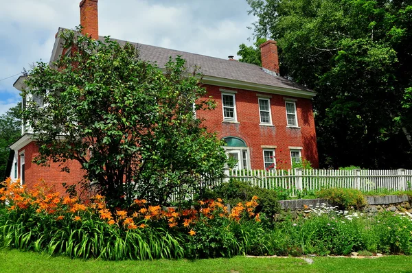 Harrisville, NH: 19th Century Brick Home — Stock Photo, Image