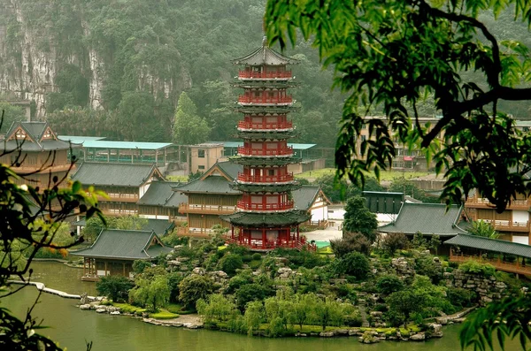 Guilin, China: zeven verdiepingen pagode — Stockfoto