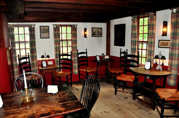 Садбери, Массачусетс: 1716 Wayside Inn Pub Room — стоковое фото