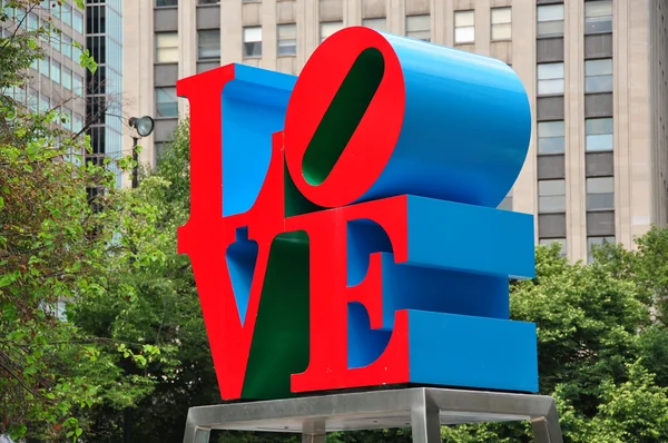 Philadelphia, pa: robert Indiana'nın aşk heykel — Stok fotoğraf