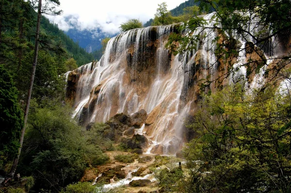 Jiu Zhai Guo, China: Pearl Shoal Waterfall at Jiu Zhao Gou — Stock Photo, Image