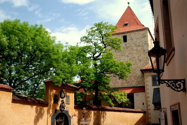 Praga, República Checa: Castelo de Praga Pátio e Torre — Fotografia de Stock