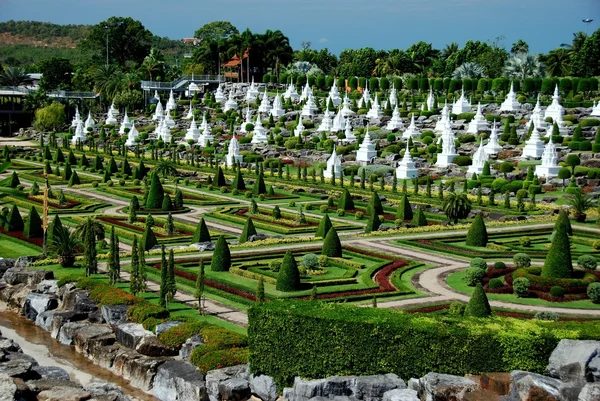 Pattya, thailand: Franse tuin bij nong nooch tropische tuinen — Stockfoto