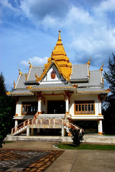 Phuket, thailand: königlicher sala am surin strand — Stockfoto