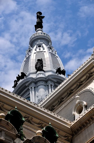 Philadelphia, pa: william penn heykelini üstüne philadelphia city hall — Stok fotoğraf