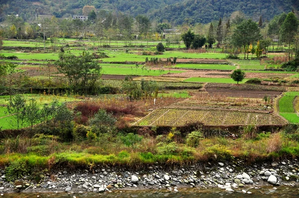 Província de Sichuan, China: Patchwork Quilt of Farmlands — Fotografia de Stock