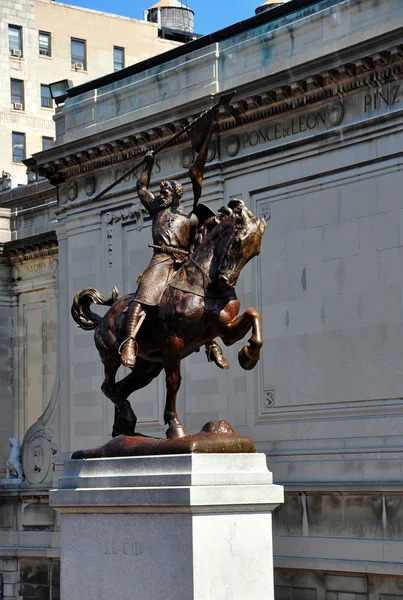 NYC: Statue of El Cd at the Hispanic Society of America Museum — Stock Photo, Image