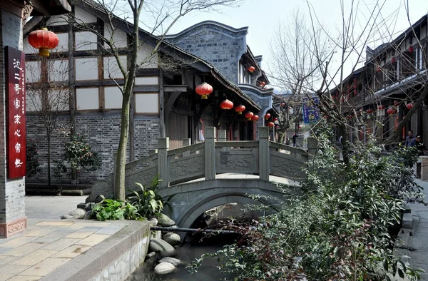 China: Xin Xing Zhen casas e ponte de pedra — Fotografia de Stock