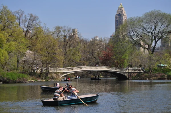 NYC: Bow Bridge e Central Park Boating Lake — Fotografia de Stock