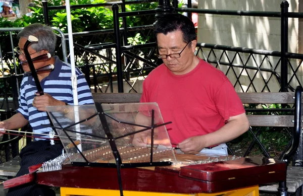 NYC: chinese muzikanten in chinatown — Stockfoto