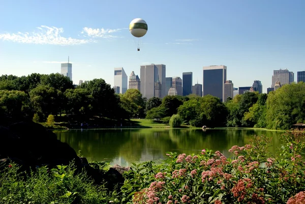 NYC: greenward 150-rocznicy balon nad central park — Zdjęcie stockowe