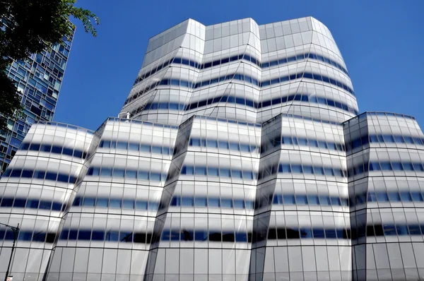 NYC: The A.I.C. Building Designed by Frank Gehry — Stock Photo, Image